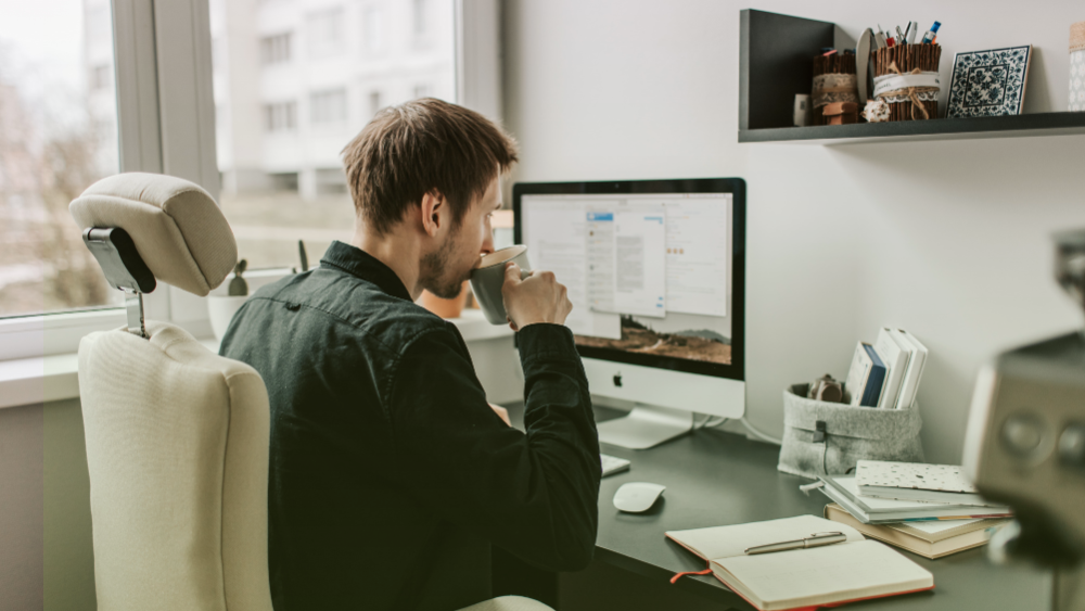 Automatizar tu negocio de seguros no te vuelve frío: te vuelve constante